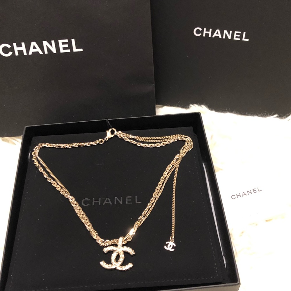 Chanel Necklace (Free Dior lip glow) - Picture 16 of 16